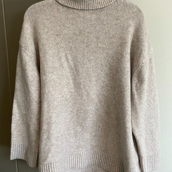H&M Oversized Turtleneck Sweater Beige - Picture 4 of 6